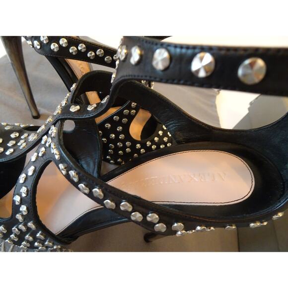 Alexander Mcqueen Studded leather cage Bowed Heel Sandals Pumps Sz 38 NIB 2,890 - Picture 14 of 14